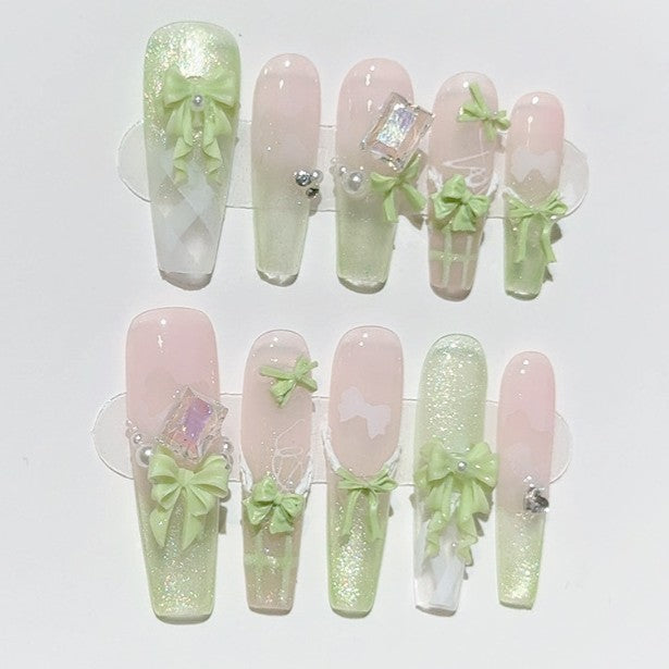 グリーンフリルリボンとパールフレンチ