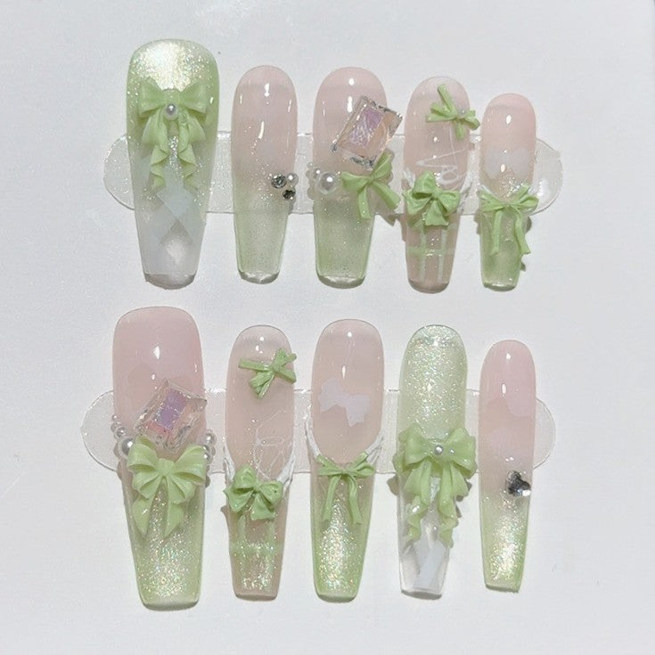 グリーンフリルリボンとパールフレンチ