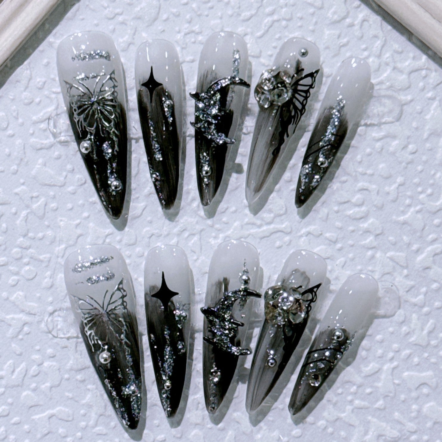 リキッド・モノトーングラデーションバタフライ