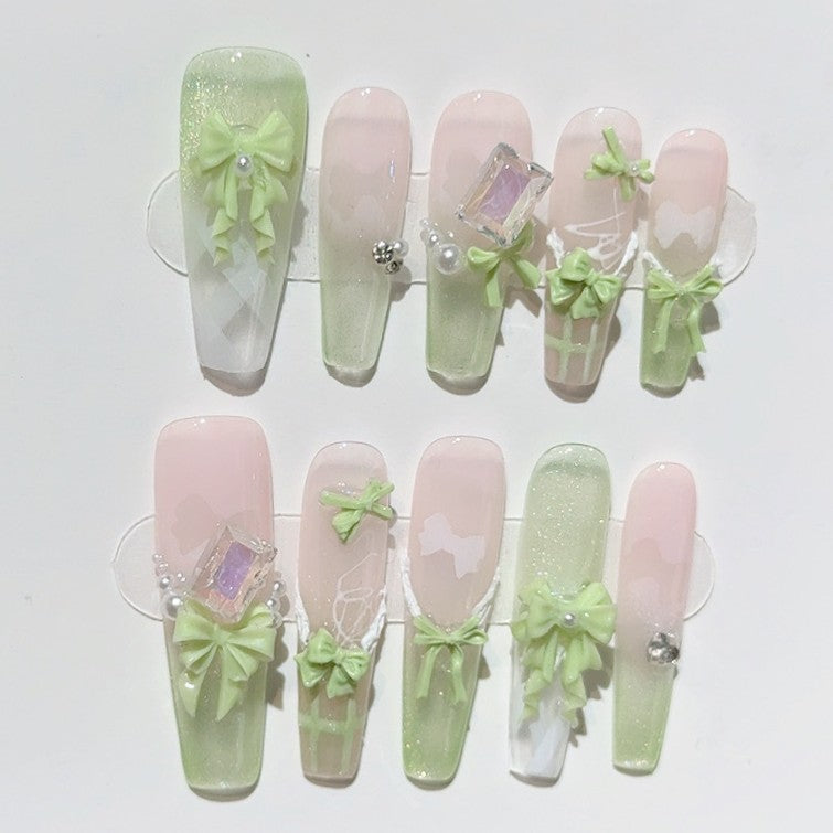 グリーンフリルリボンとパールフレンチ