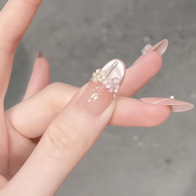 【オフィスカジュアル】上品小花ネイル