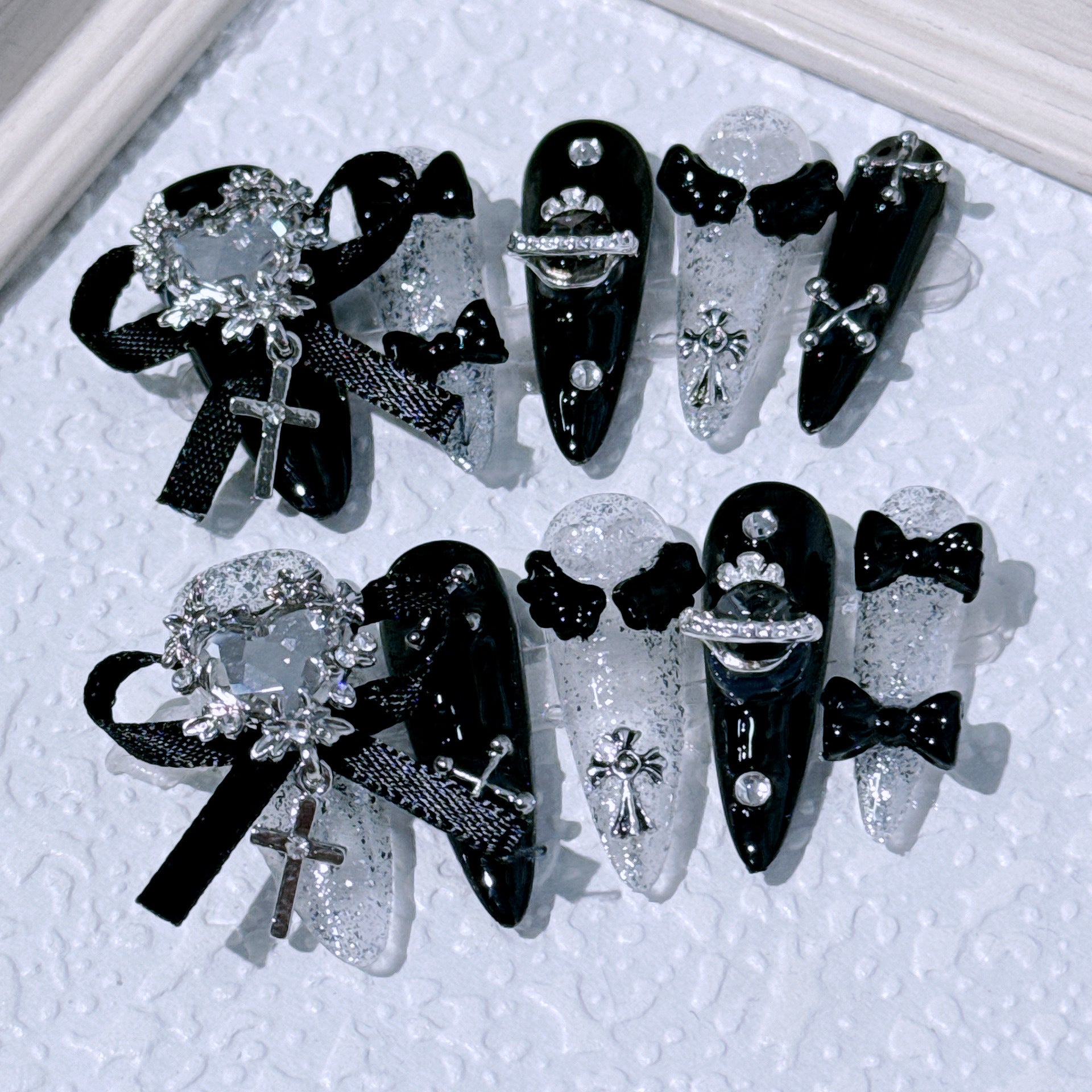 漆黒のバブリー・ドール