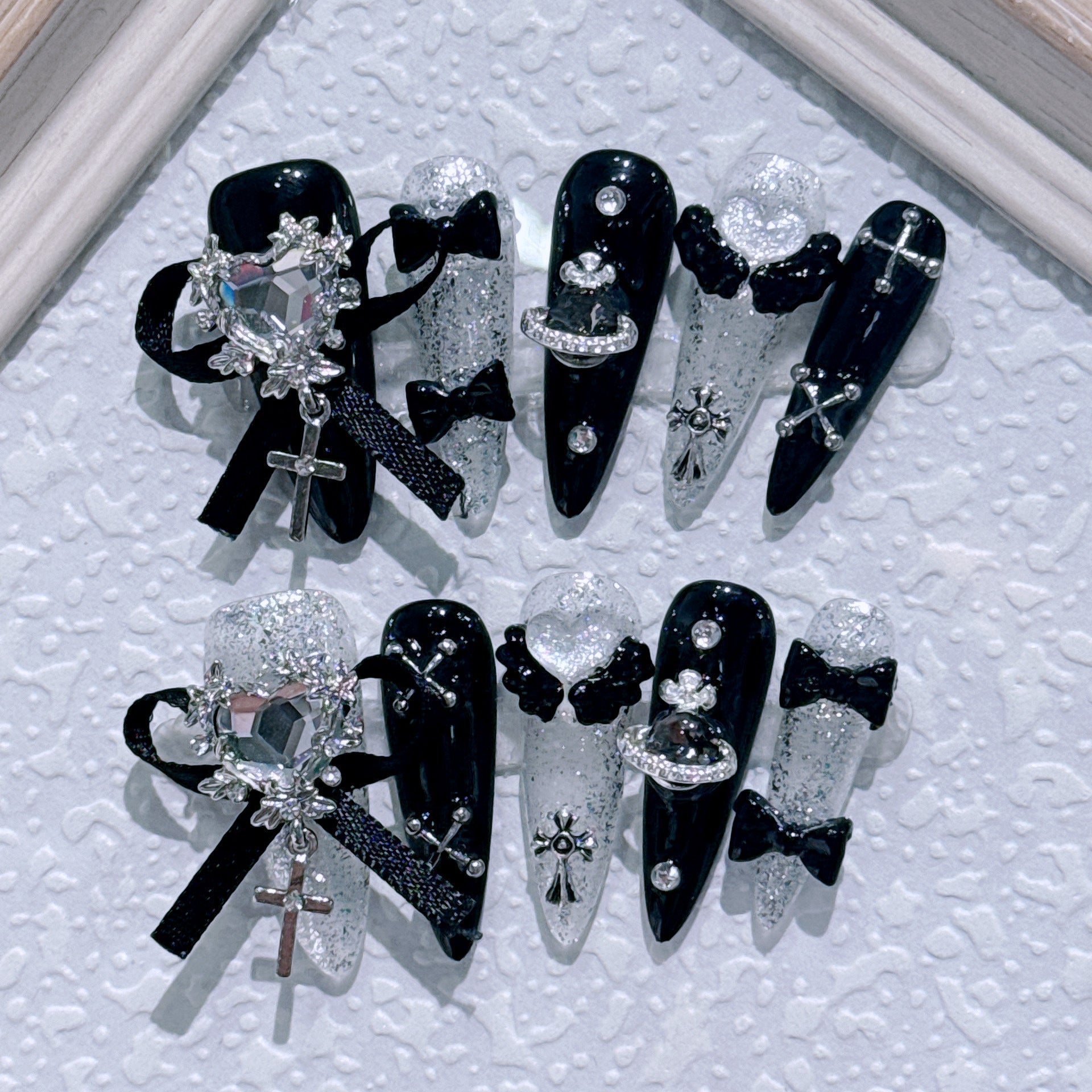 漆黒のバブリー・ドール