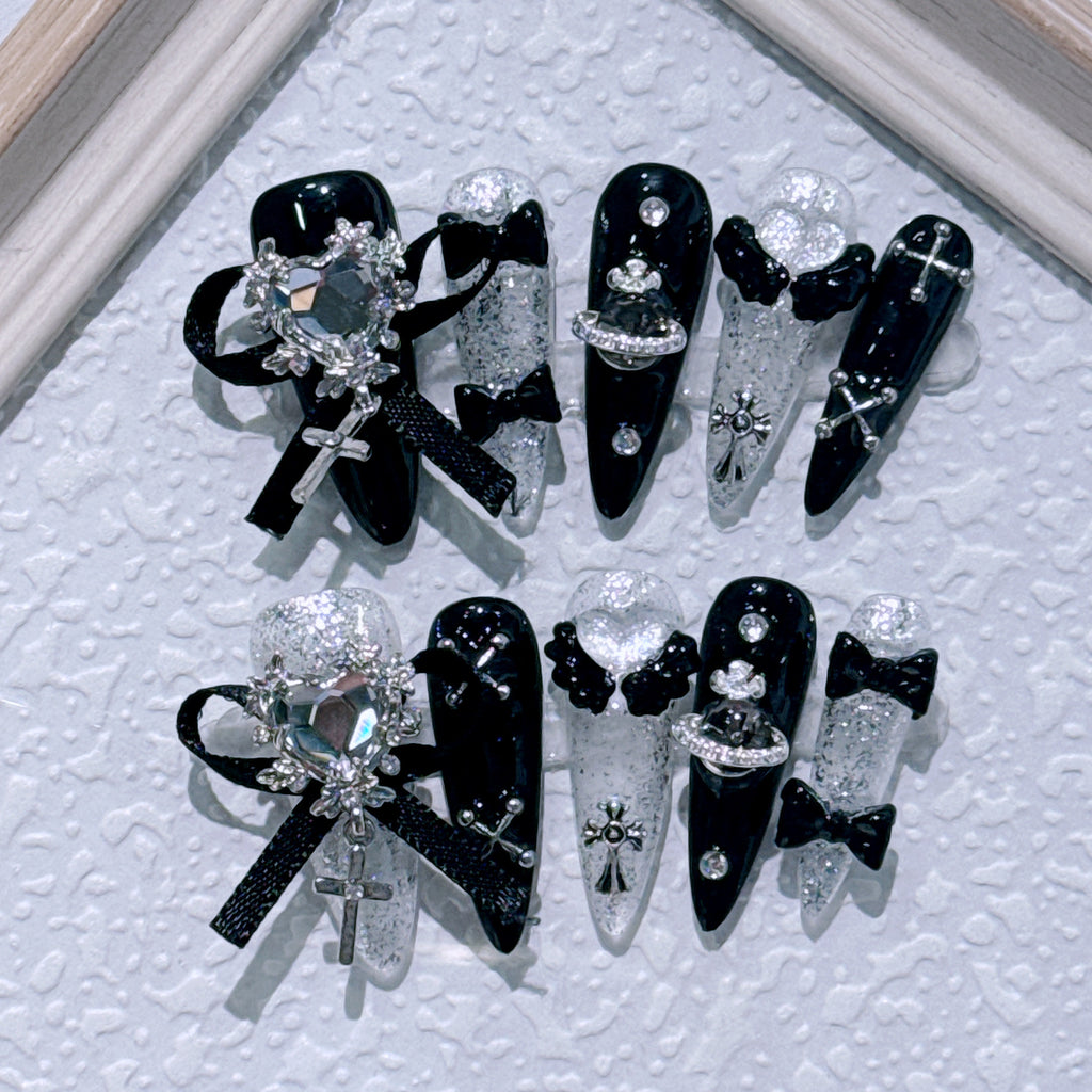 漆黒のバブリー・ドール