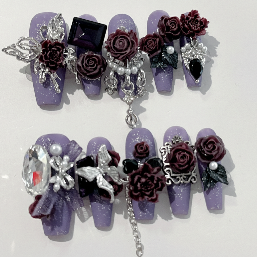 月光に咲く真紅のダマスクローズネイル