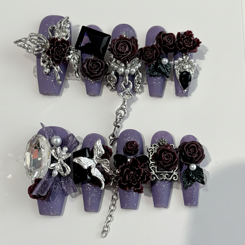 月光に咲く真紅のダマスクローズネイル