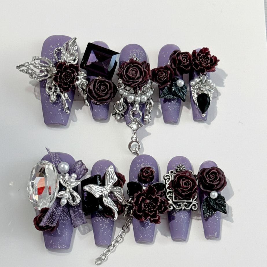 月光に咲く真紅のダマスクローズネイル