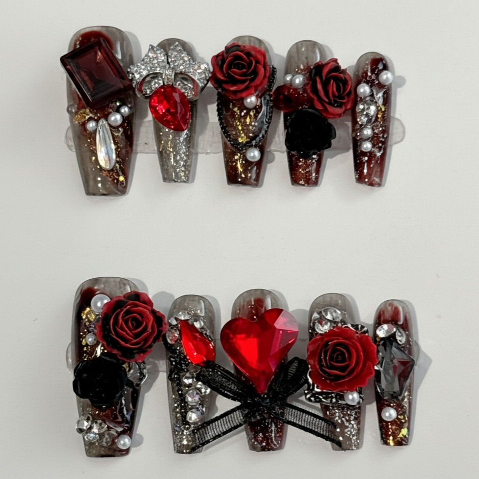 真紅と漆黒のバロックリボンネイル