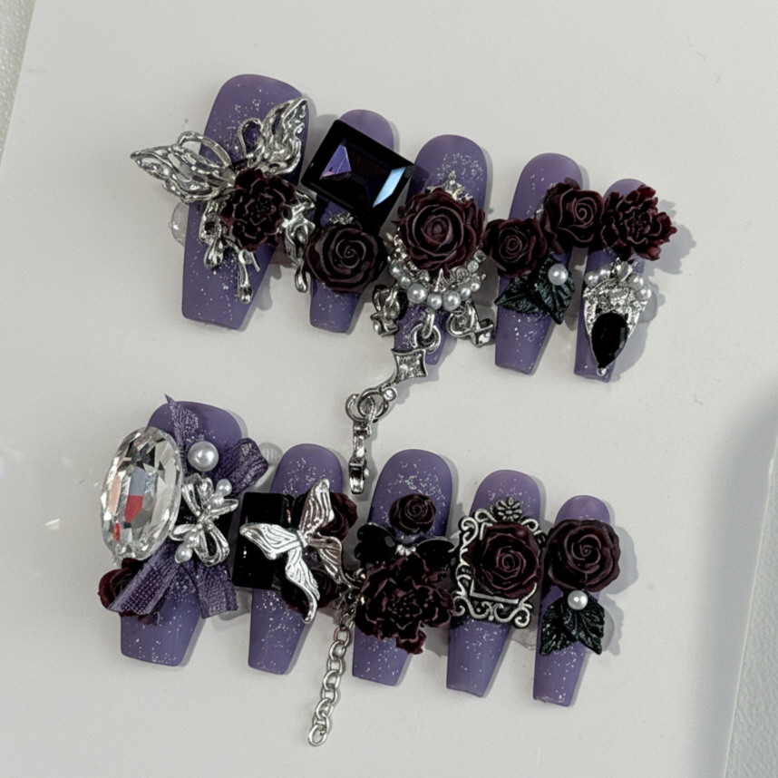 月光に咲く真紅のダマスクローズネイル