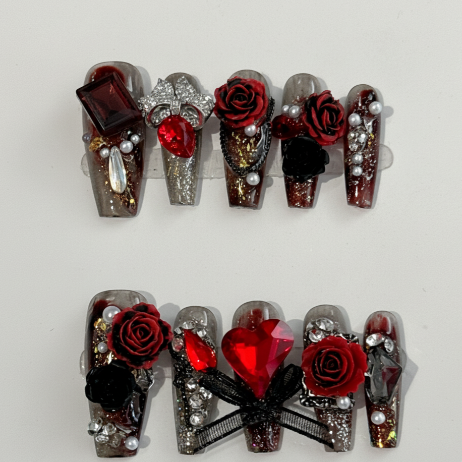 真紅と漆黒のバロックリボンネイル