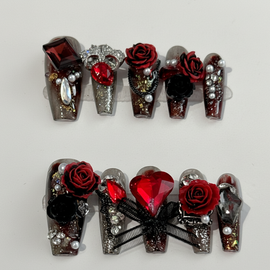 真紅と漆黒のバロックリボンネイル