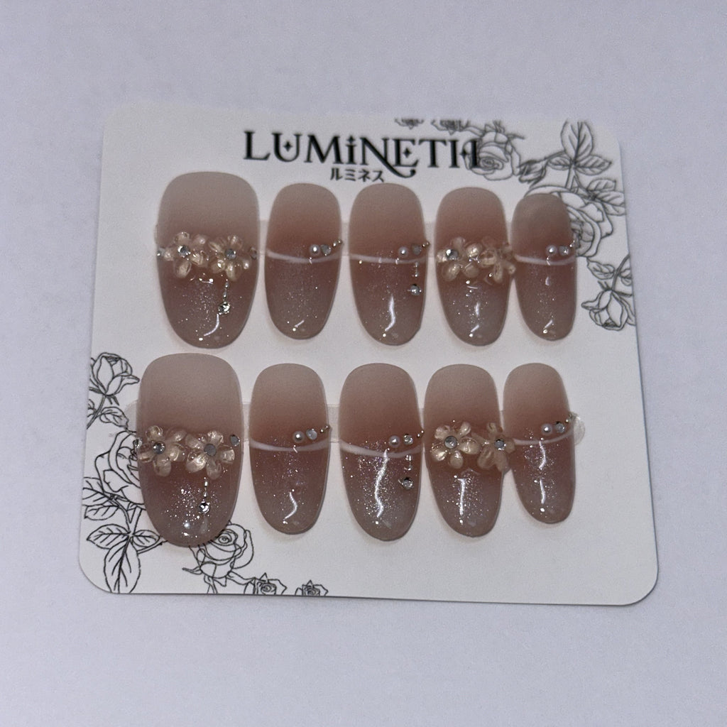 【オフィスカジュアル】上品小花ネイル