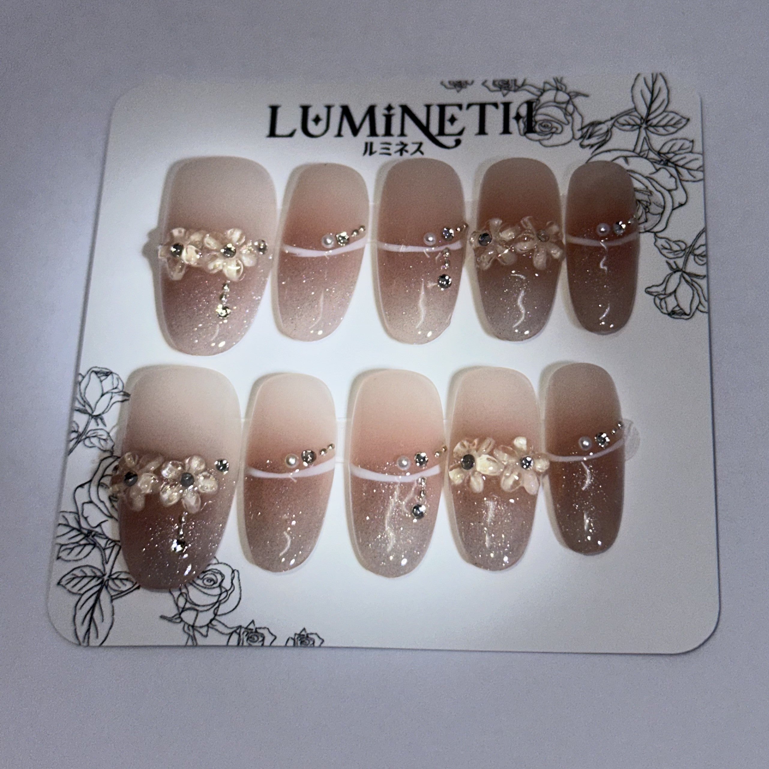 【オフィスカジュアル】上品小花ネイル