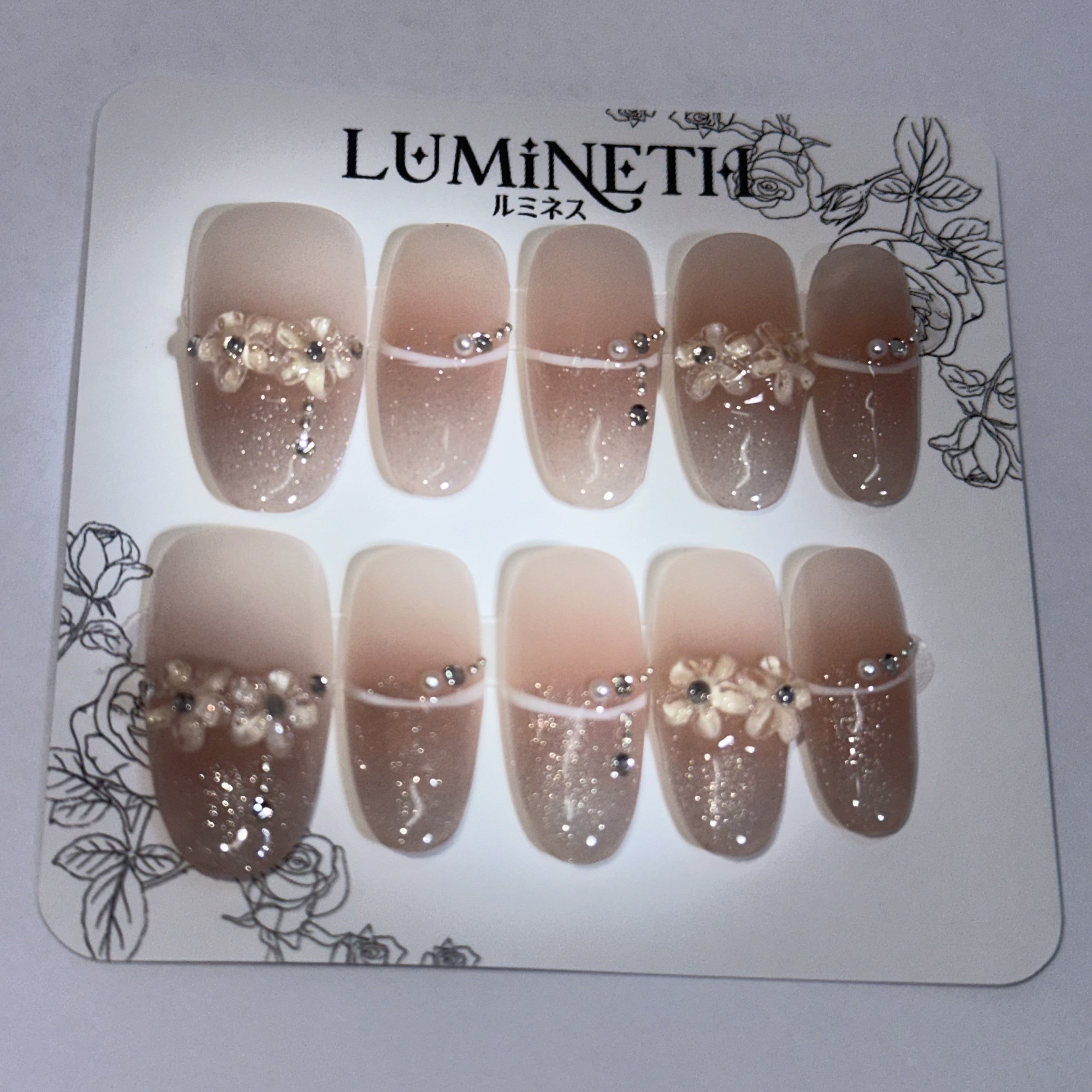 【オフィスカジュアル】上品小花ネイル