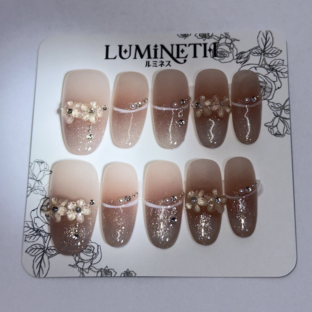 【オフィスカジュアル】上品小花ネイル