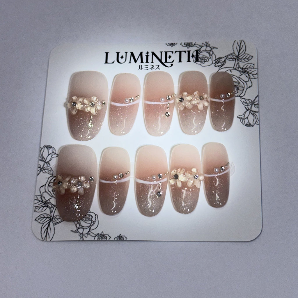 【オフィスカジュアル】上品小花ネイル