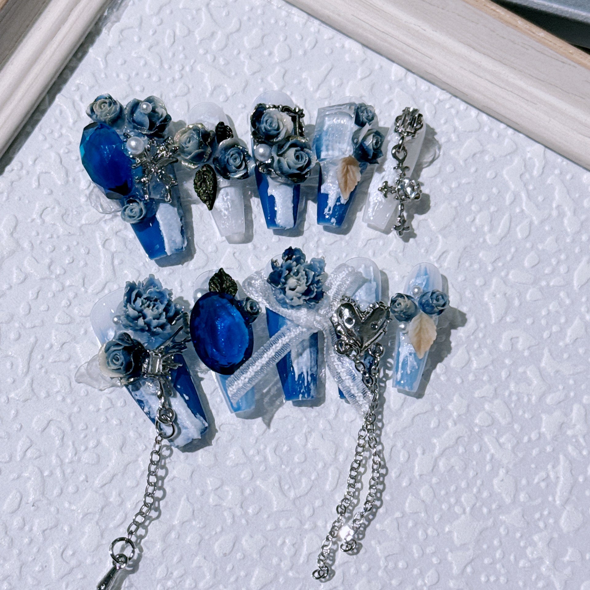 上品シアーブルー×ローズデザインネイル