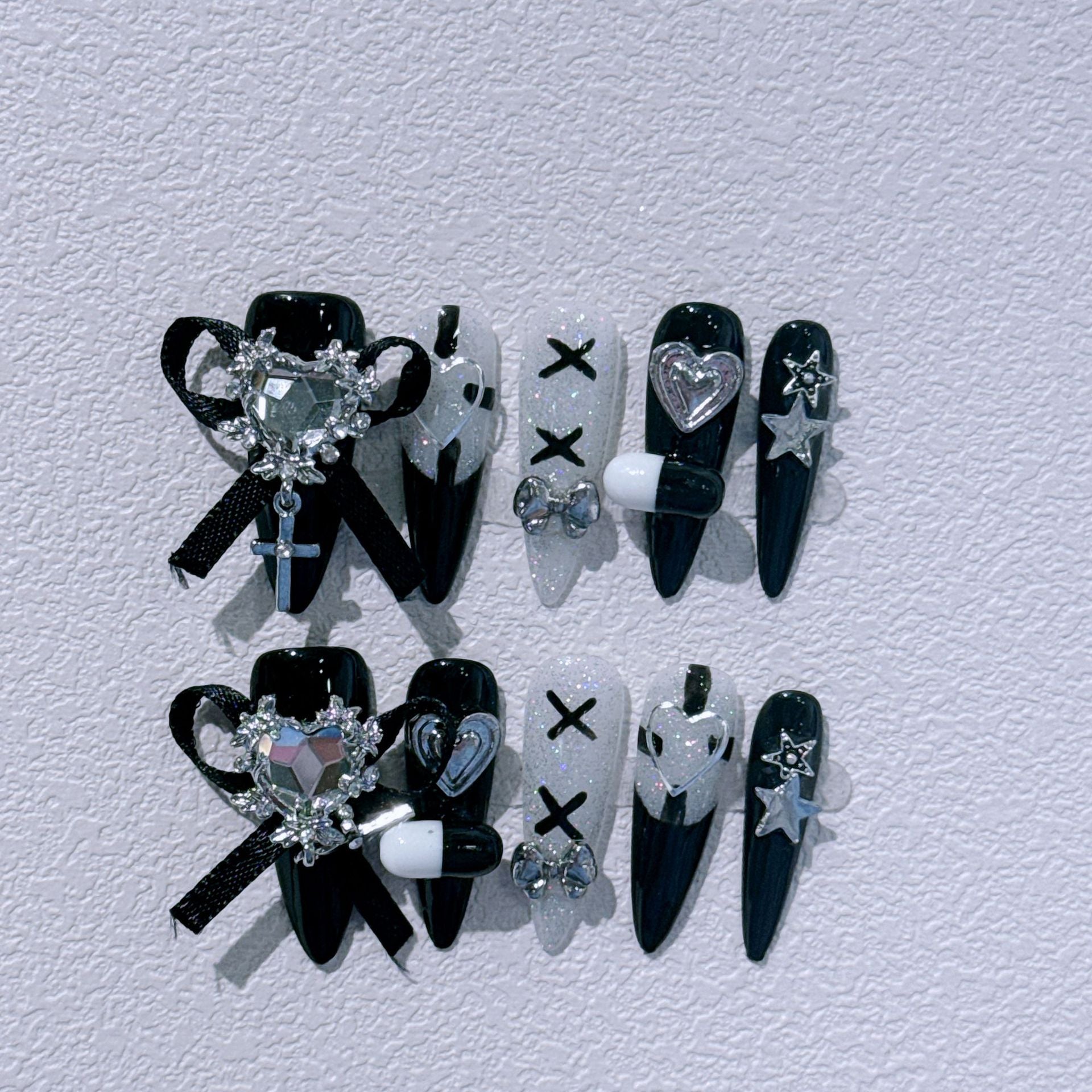 ブラックリボンモノトーンチップ